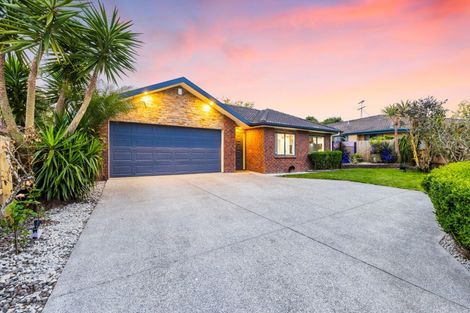 Photo of property in 12 Senator Drive, Manurewa, Auckland, 2105