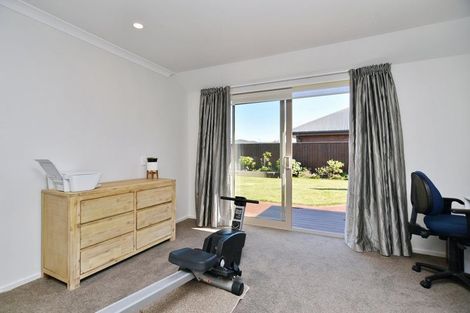 Photo of property in 7 Walnut Way, Rangiora, 7400