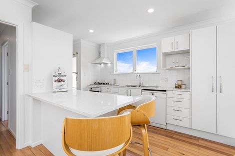 Photo of property in 11 Gatman Street, Birkdale, Auckland, 0626