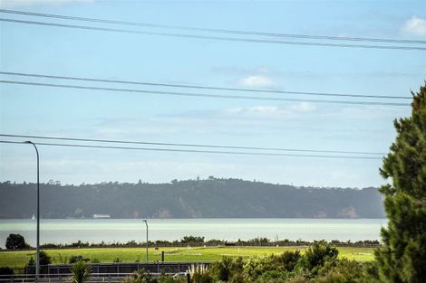 Photo of property in 84 Royal View Road, Te Atatu South, Auckland, 0610