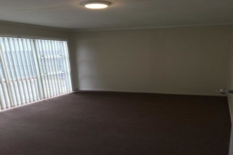 Photo of property in 17 Hindmarsh Street, Henderson, Auckland, 0612
