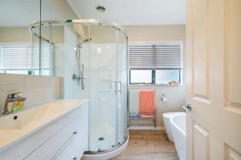 Photo of property in 20 Capilano Place, Glenfield, Auckland, 0629