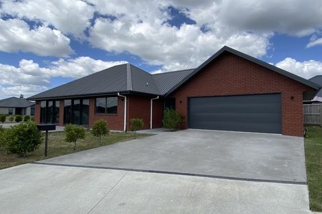 Photo of property in 1 Clifford Close, Leamington, Cambridge, 3432