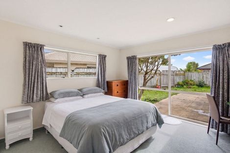 Photo of property in 74 Guildford Drive, Paraparaumu, 5032