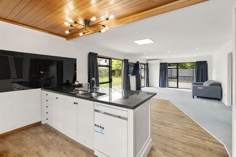 Photo of property in 1/9 Gloria Avenue, Te Atatu Peninsula, Auckland, 0610