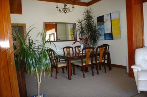 Photo of property in 82 Oriental Parade, Oriental Bay, Wellington, 6011