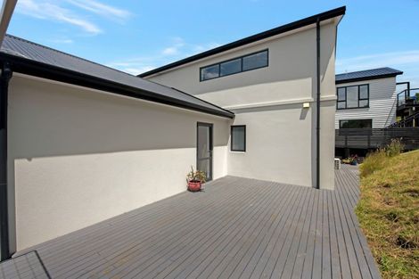 Photo of property in 42 Domett Street, Newlands, Wellington, 6037
