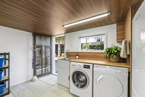 Photo of property in 1/33 Exmouth Road, Northcote, Auckland, 0627