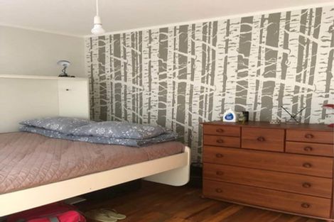 Photo of property in 5 Richmond Road, Mahina Bay, Lower Hutt, 5013