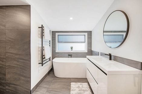 Photo of property in 1 Domain Crescent, Muriwai, Waimauku, 0881