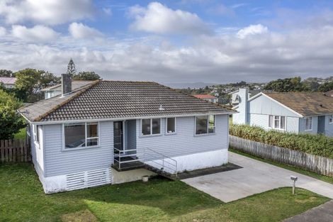 Photo of property in 44 Beauzami Crescent, Ascot Park, Porirua, 5024