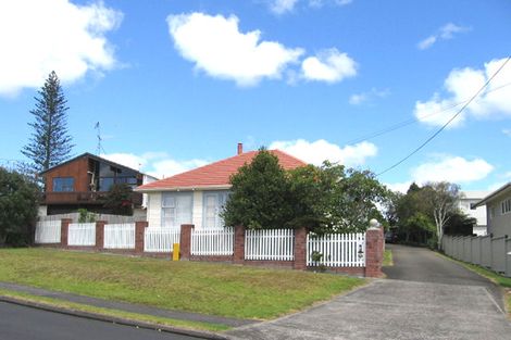 Photo of property in 2/7 Nigel Road, Browns Bay, Auckland, 0630