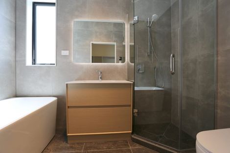 Photo of property in 1b Kirkdale Place, Northcross, Auckland, 0632