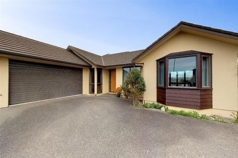 Photo of property in 19 Johnstone Drive, Fitzherbert, Palmerston North, 4410