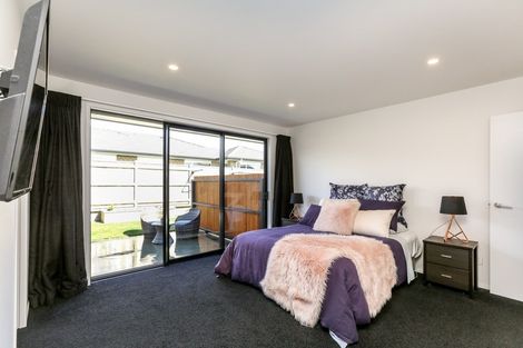Photo of property in 1 Megaw Close, Whalers Gate, New Plymouth, 4310