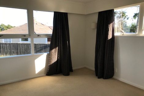 Photo of property in 95 Ocean View Road, Hillcrest, Auckland, 0627