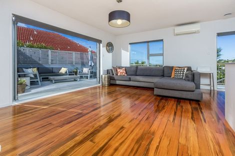 Photo of property in 15 Welland Place, Hillcrest, Auckland, 0627