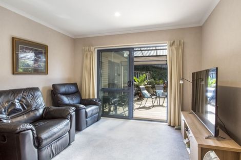 Photo of property in 20 Te Kauri Place, Helensville, 0800