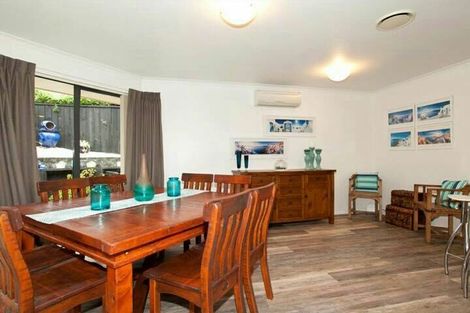 Photo of property in 19 Crimson Park, Oteha, Auckland, 0632