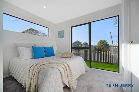 Photo of property in 2/26 Buscomb Avenue, Henderson, Auckland, 0610