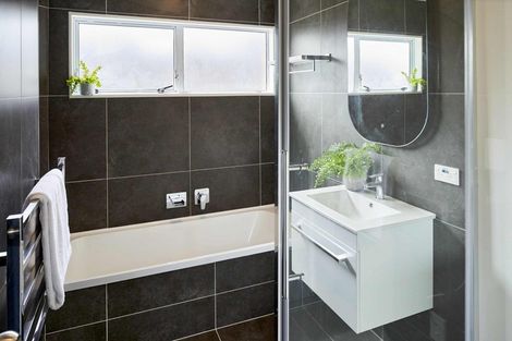 Photo of property in 5a Grays Road, Plimmerton, Porirua, 5026