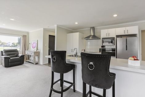 Photo of property in 66 Shillingford Boulevard, Rolleston, 7615
