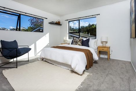 Photo of property in 2/17 Greenvalley Rise, Glenfield, Auckland, 0629