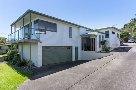Photo of property in 35 Tindalls Bay Road, Tindalls Beach, Whangaparaoa, 0930