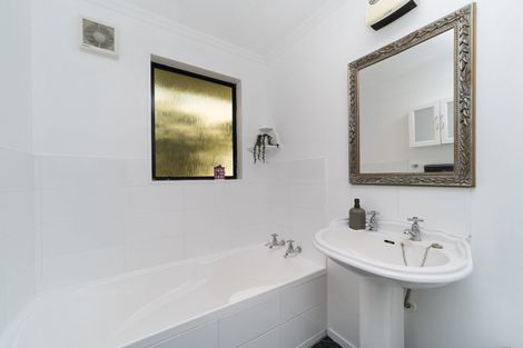 Photo of property in 21 Lyndale Place, Kelvin Grove, Palmerston North, 4414
