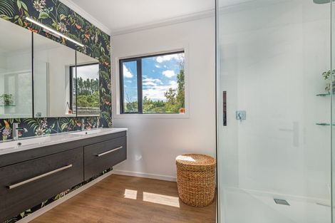 Photo of property in 52 Turitea Road, Fitzherbert, Palmerston North, 4472
