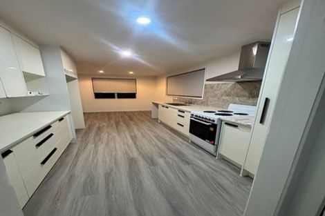 Photo of property in 2 Arnhem Place, Pukekohe, 2120