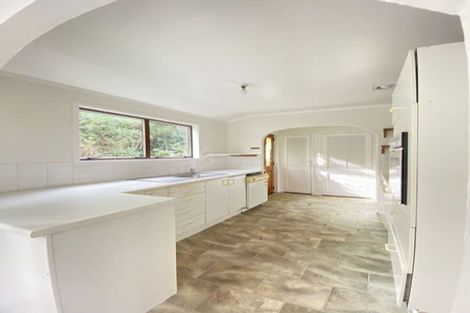 Photo of property in 28 Barker Rise, Northcross, Auckland, 0632