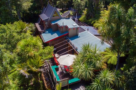 Photo of property in 12 Taraire Road, Titirangi, Auckland, 0604