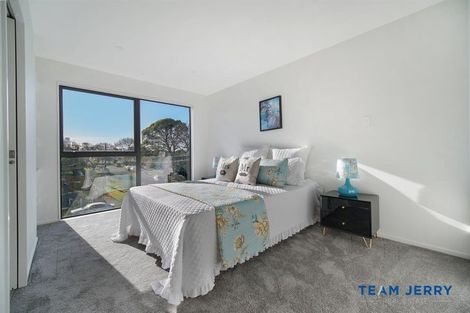 Photo of property in 2/26 Buscomb Avenue, Henderson, Auckland, 0610