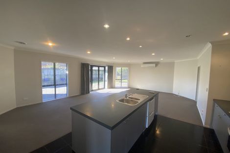 Photo of property in 10 Somerton Drive, Huntington, Hamilton, 3210