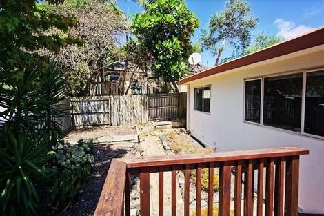 Photo of property in 8 Mandeville Place, Unsworth Heights, Auckland, 0632