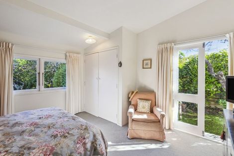 Photo of property in 16 Kakariki Grove, Waikanae, 5036