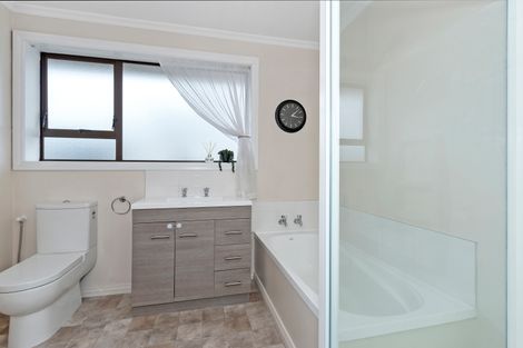 Photo of property in 47 Kathleen Crescent, Hornby, Christchurch, 8042