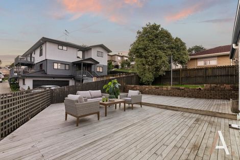 Photo of property in 17 De Havilland Drive, Goodwood Heights, Auckland, 2105