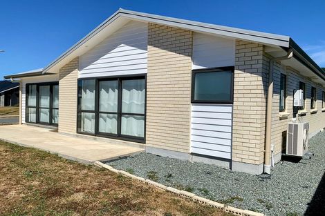 Photo of property in 5 Filmer Crescent, Wallaceville, Upper Hutt, 5018