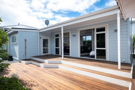 Photo of property in 5 Breakwater Road, Bluff Hill, Napier, 4110