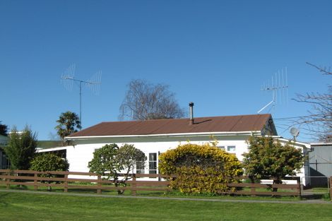 Photo of property in 2 Rangatira Road, Hunterville, 4730