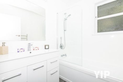 Photo of property in 106 Ruskin Road, Newlands, Wellington, 6037