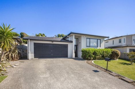 Photo of property in 16 Tongariro Drive, Aotea, Porirua, 5024