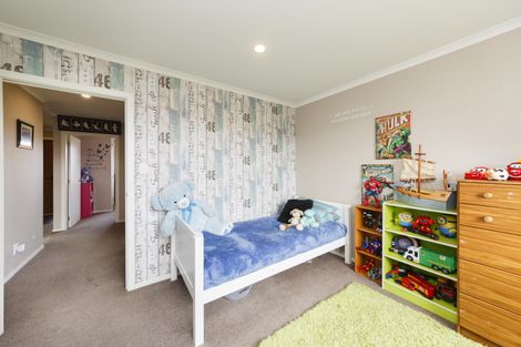 Photo of property in 7 Medallion Court, Kelvin Grove, Palmerston North, 4414