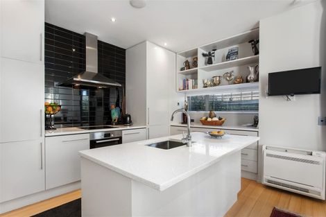 Photo of property in 10 Strowan Road, Strowan, Christchurch, 8052