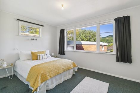 Photo of property in 73 Taylor Terrace, Tawa, Wellington, 5028