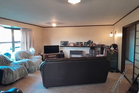 Photo of property in 2 Coronet Place, Awapuni, Palmerston North, 4412