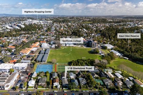Photo of property in 1/18 Gladstone Road, Northcote, Auckland, 0627