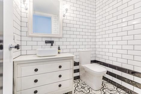 Photo of property in 322 Oriental Parade, Oriental Bay, Wellington, 6011